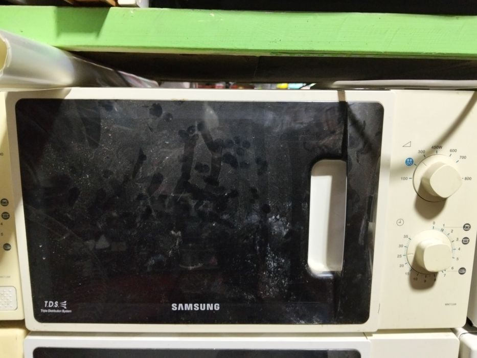 Микроволновую печь samsung