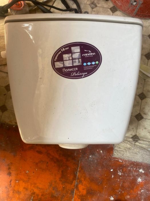 Туалетный бачок и туалет