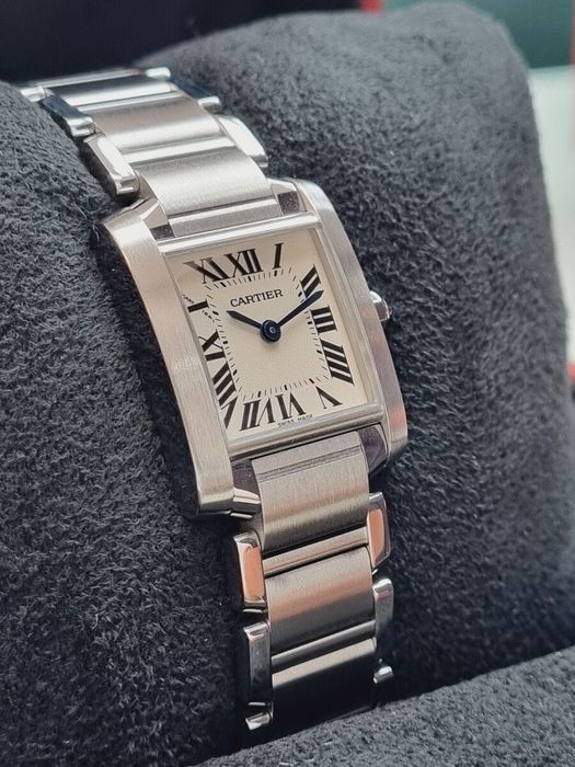 Часовник Cartier Tank 2300