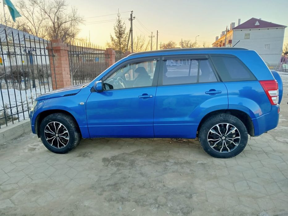 Продаю машину, звонить по существу!