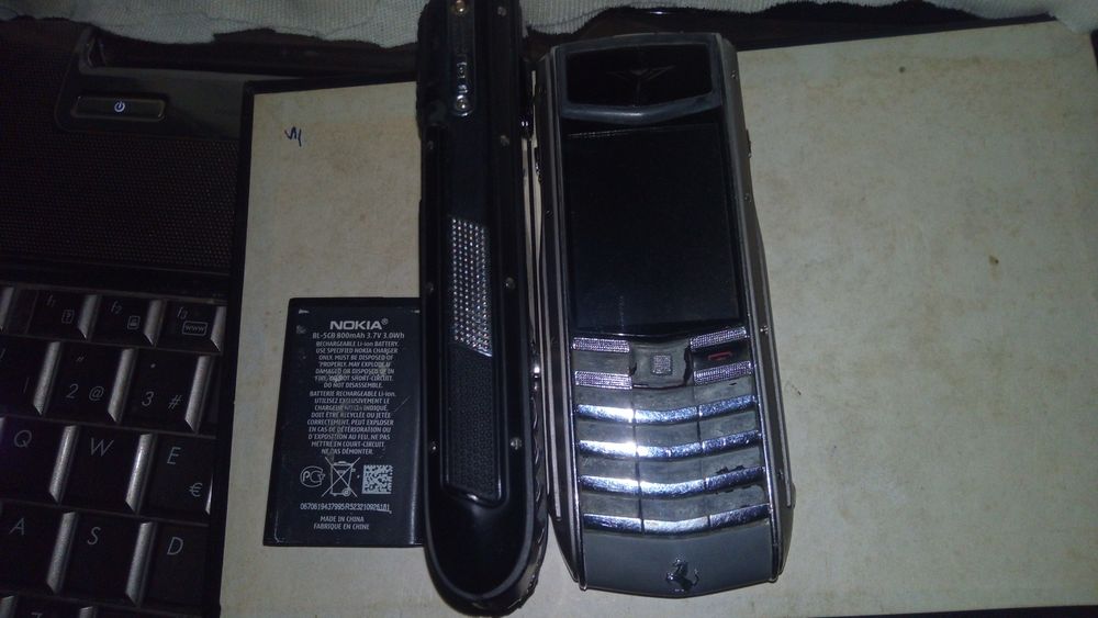 VERTU TI Ferrari 2 tel.functionale la pretul de 1300lei