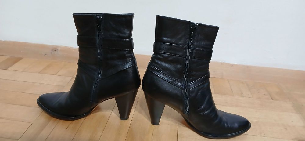 Елегантни дамски боти, естествена кожа
