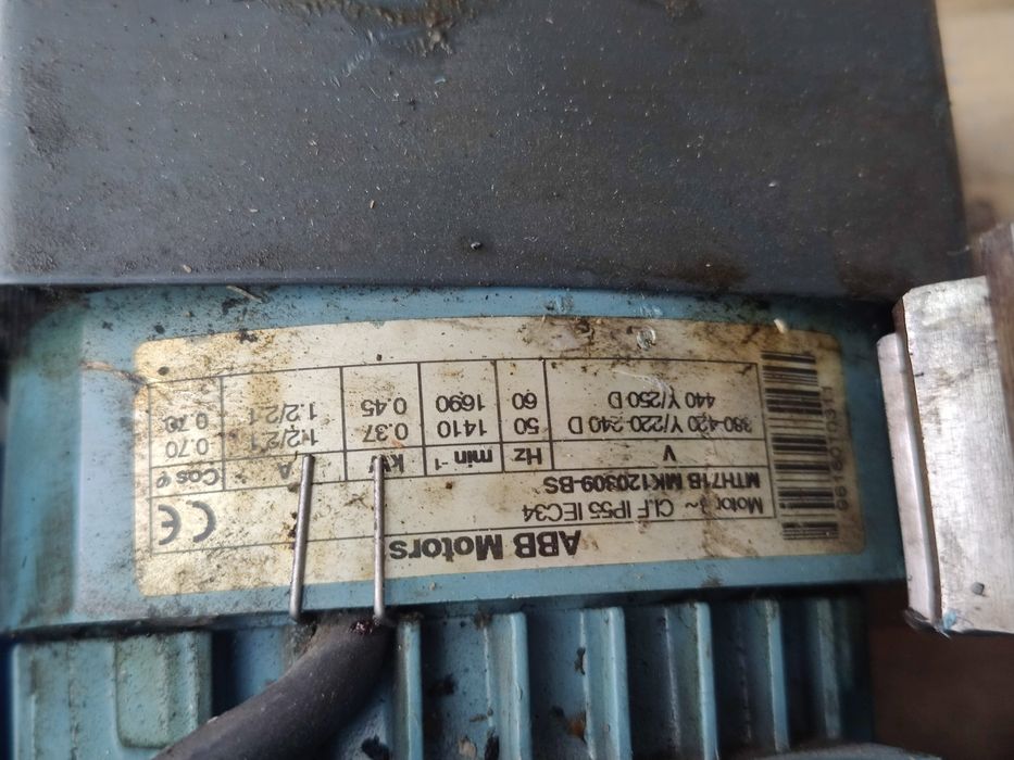 Motor electric trifazat 0.37kW, 12rpm, 220/380V