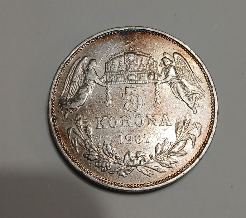 Стара сребърна монета.