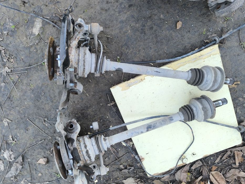 Продавам шенкели със полуоски Mercedes w203