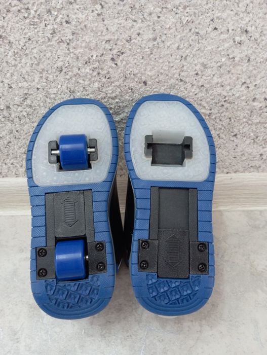 Продам кроссовки ролики