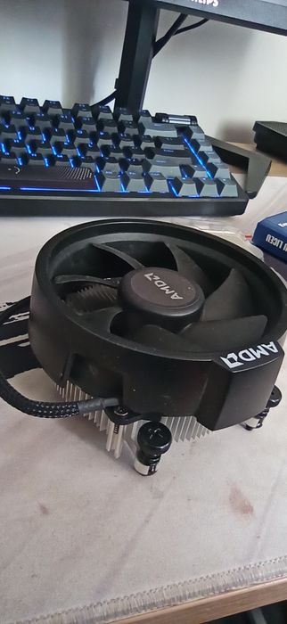 Procesor AMD Ryzen 5 2600 + Cooler Original Wraith Stealth