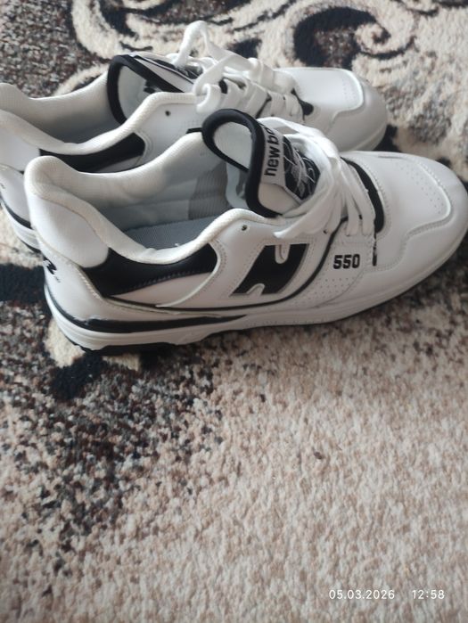 Продам новые кроссовки