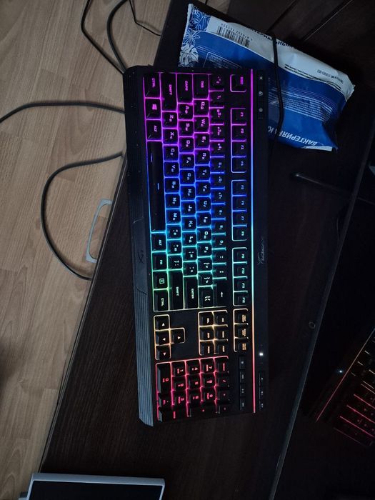 Продам игровую клавиатуру Hyper X,, мембранная, б/у