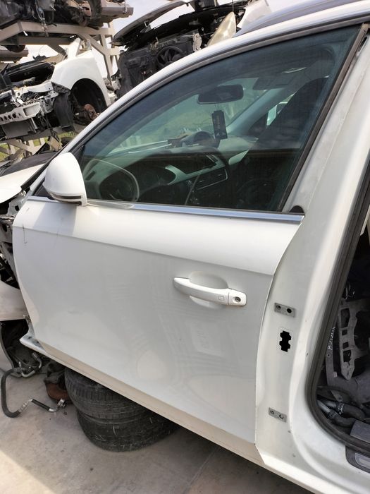 Предна лява врата Audi A4 B8 / Ауди А4 Б8 2010г.