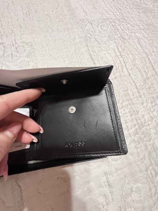 Мъжки оригинален портфейл на Guess