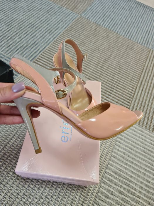 Босоножки кожаные