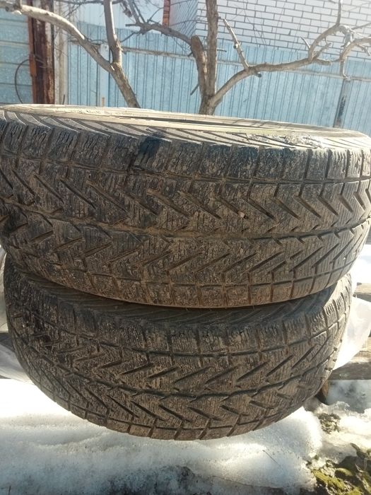 Продам шины  в хорошем состояний