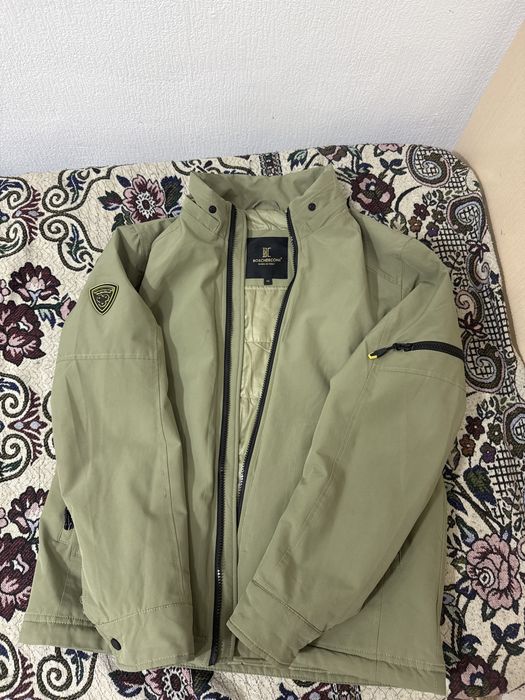 Весенняя куртка в продаже, размер 46.