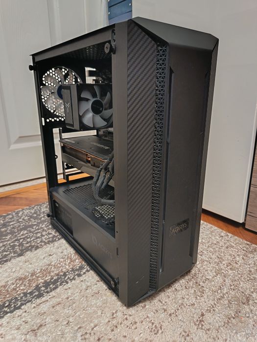 Vand PC gaming cu Windows 11