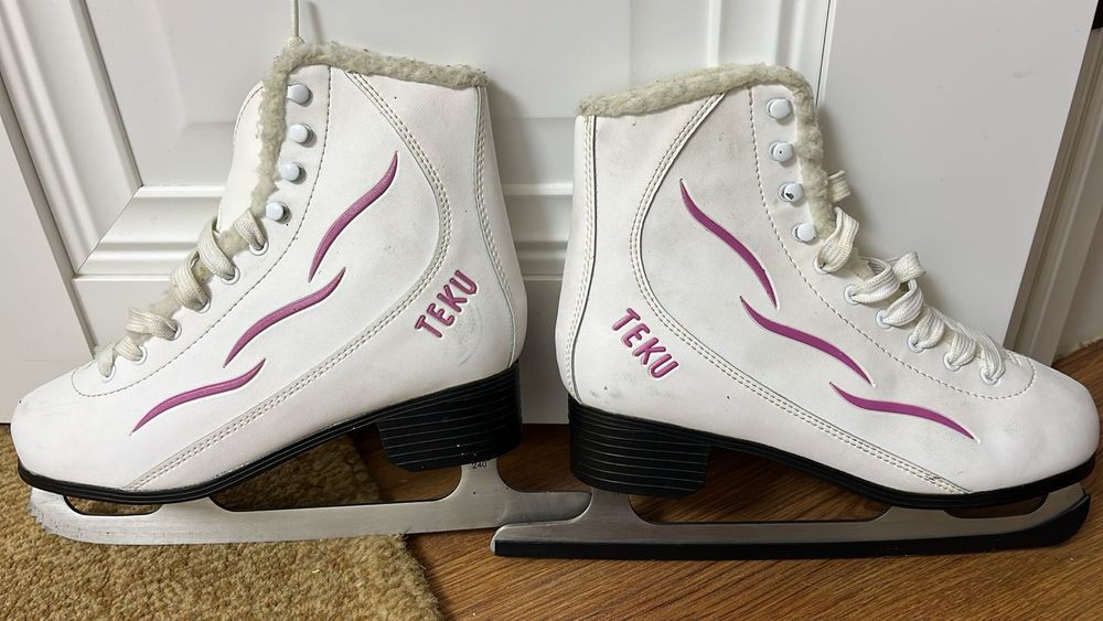 Продам женские коньки