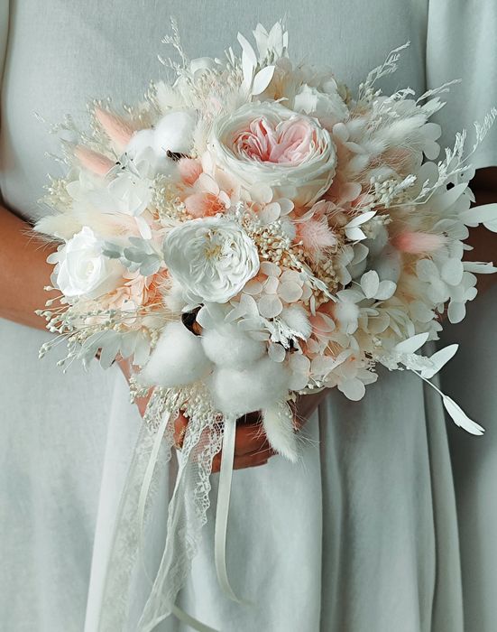 Buchete de mireasa, nașa cu flori criogenate