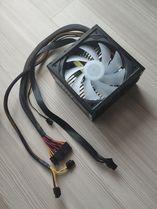 Sursă de alimentare 700w
