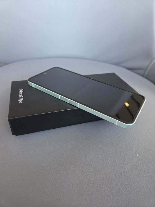Samsung Z Flip 6