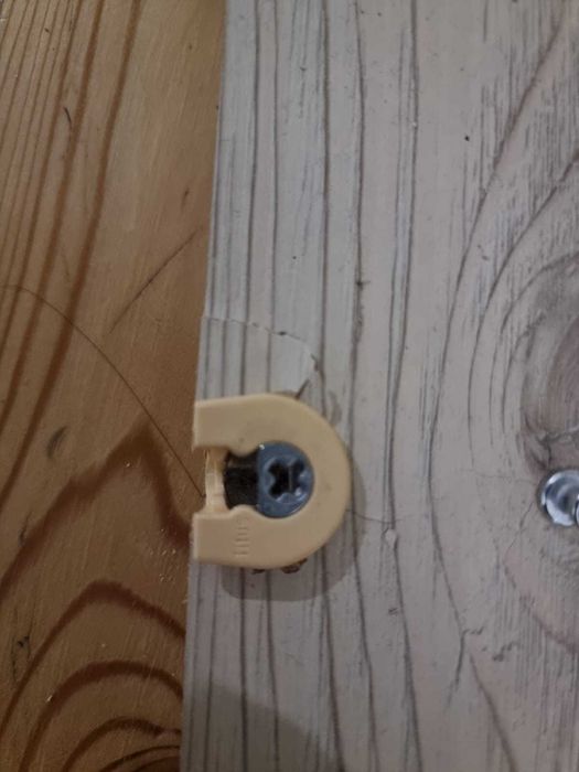 Два детских письменных стола.