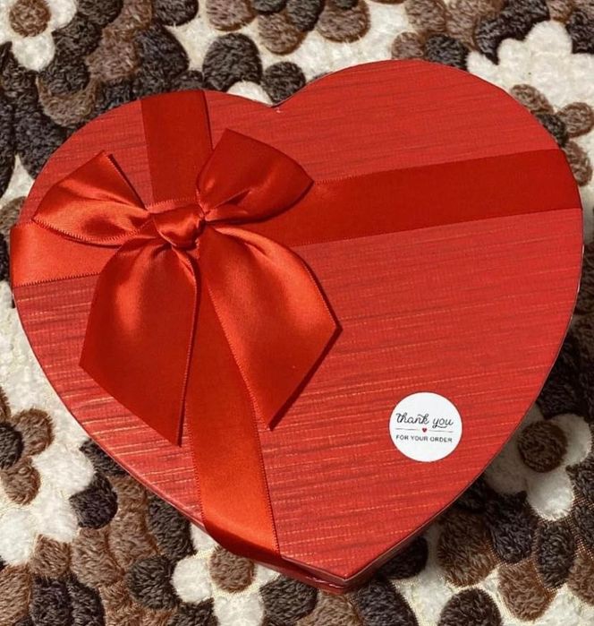 Кутия с вечни рози и перлички