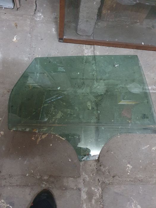 Задно дясно стъкло за Форд Фокус МК3