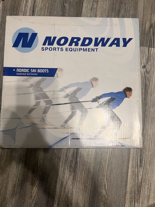 Продам лыжные ботинки