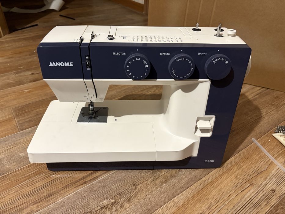 Продам новую Швейную машинку Janome