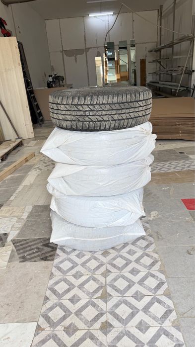 Продам шину с диском 265/75/16 Алматы