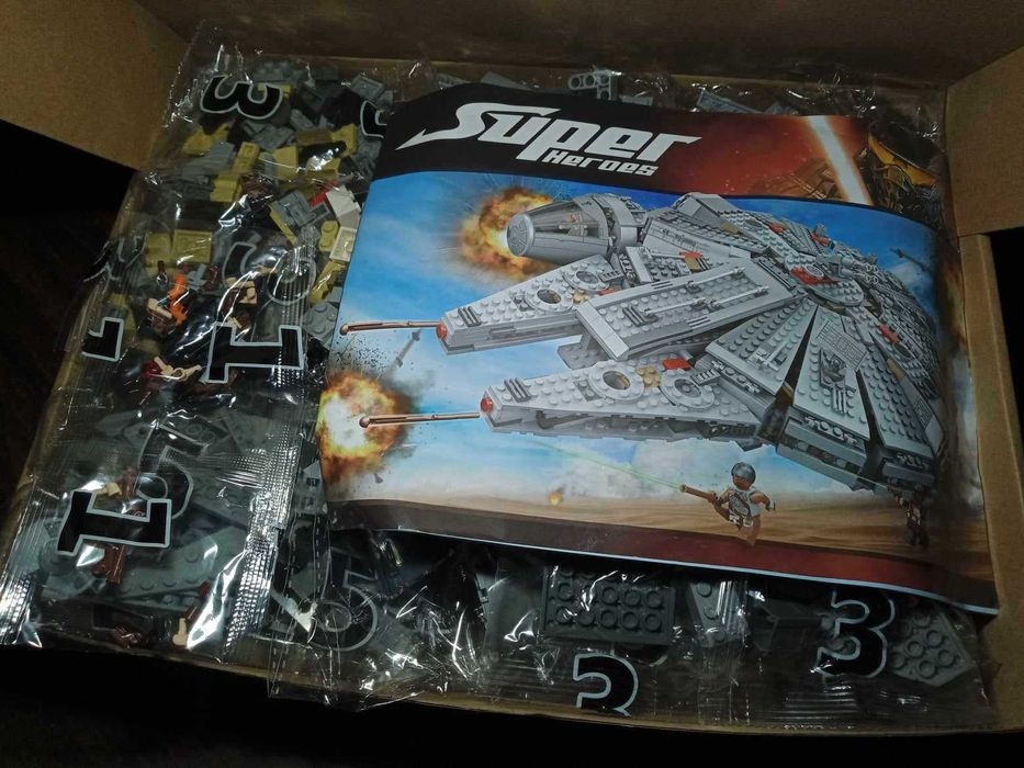 NOU TIP lego Star Wars Millennium Falcon 75105 (1330 piese)