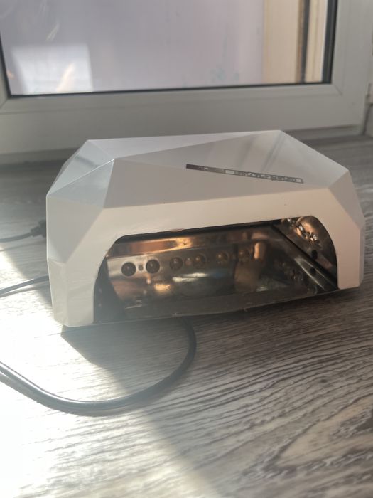 Лампа для ногтей