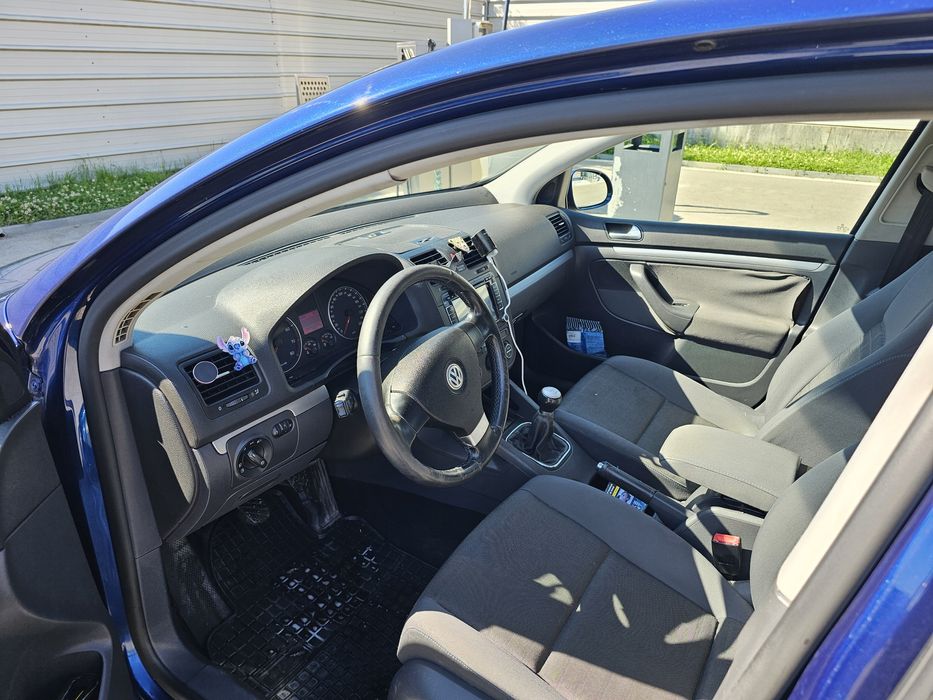 Vând Volkswagen Golf 5 1.6 FSI