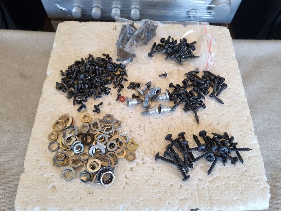 Pachet dif suruburi Boxe, piulite Potentiometre, etc.