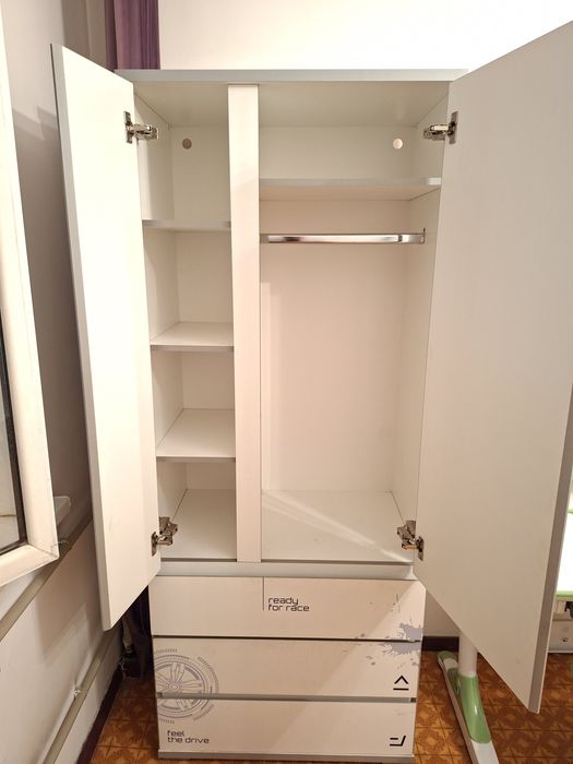 Парта и шкаф для школьников