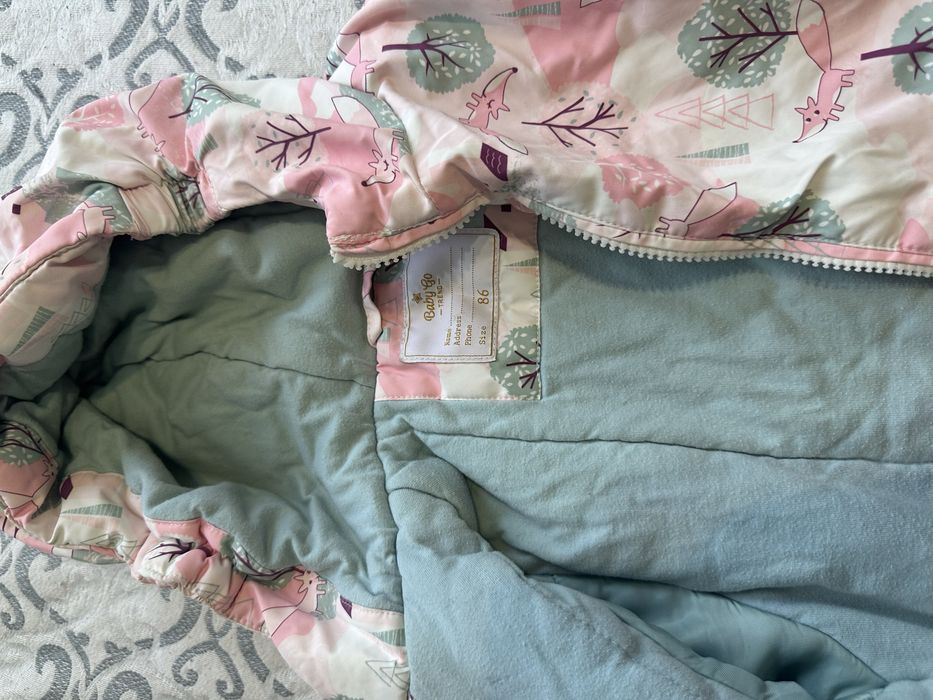 Продам осеннюю куртку для девочки