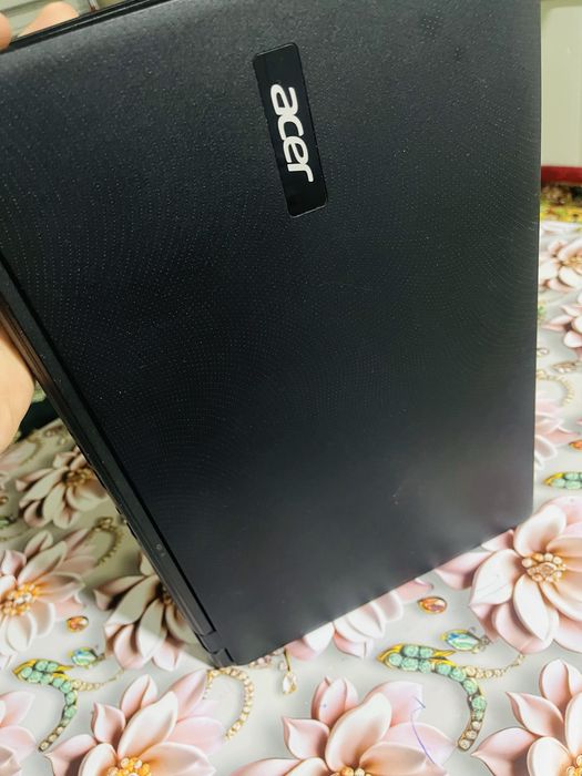 Notebook sotiladi holati zor ishlashi chotki