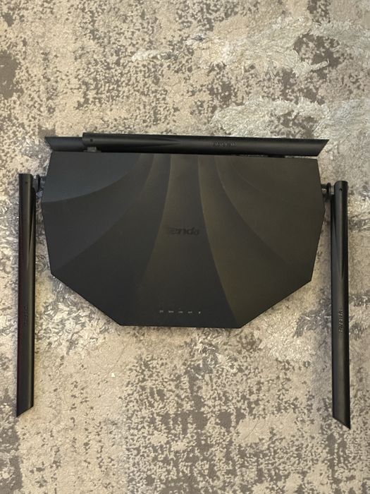 Продам роутер Tenda AC19 (AC2100 Gigabit) — отличное состояние.