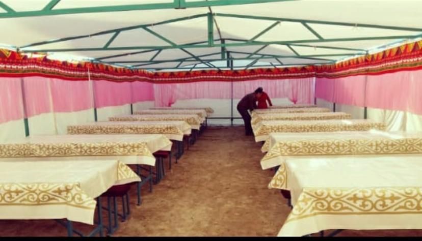 Палатка арендаға беріледі.   Газон, ыдыс-аягымен!