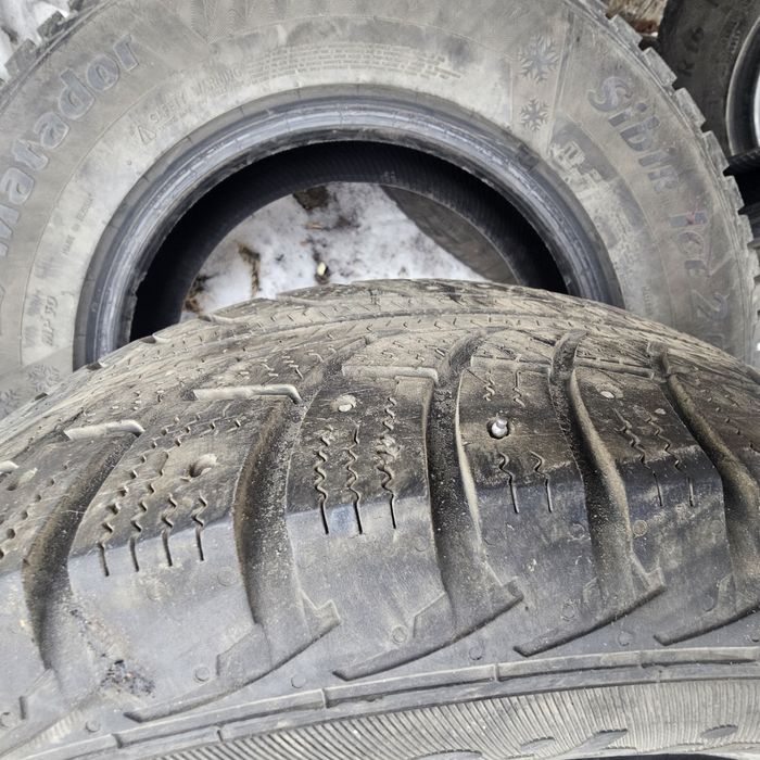 Продам шины 215,70,16