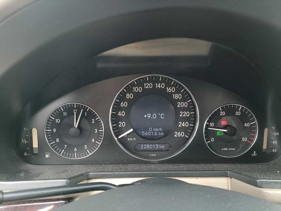 Mercedes / E220 / CDI an 2003Manuala