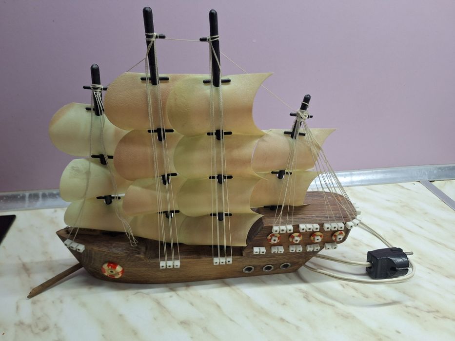 Стари дървени корабчета