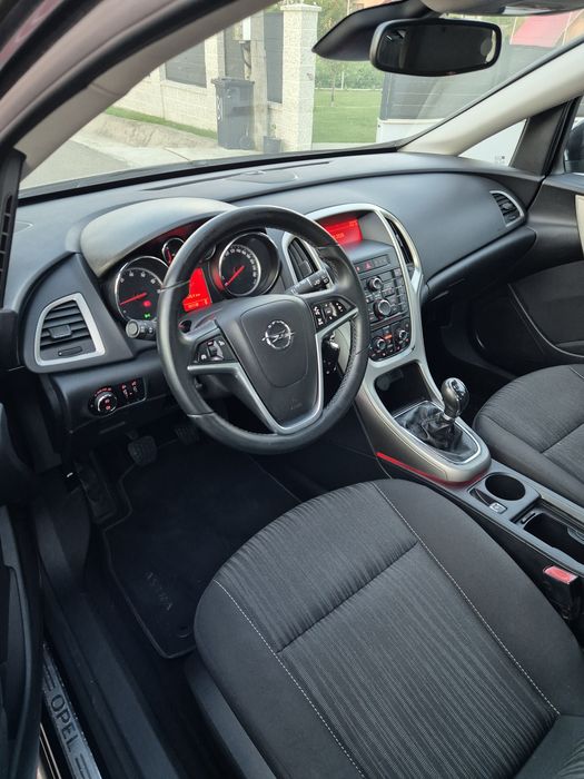 Vind Opel Astra J 1.4 benzina 120 cp an fab 2011 euro 5