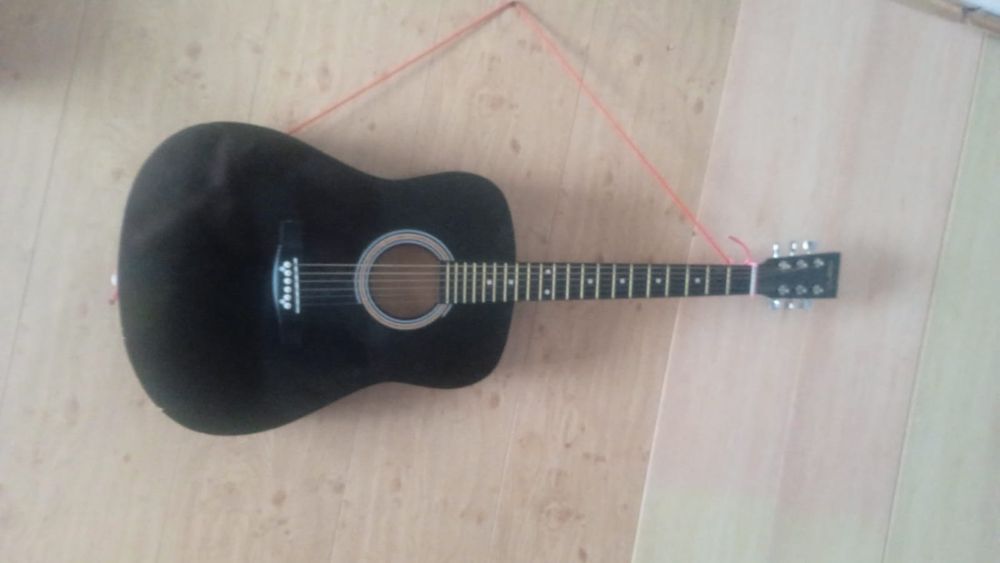 Гитара акустическая