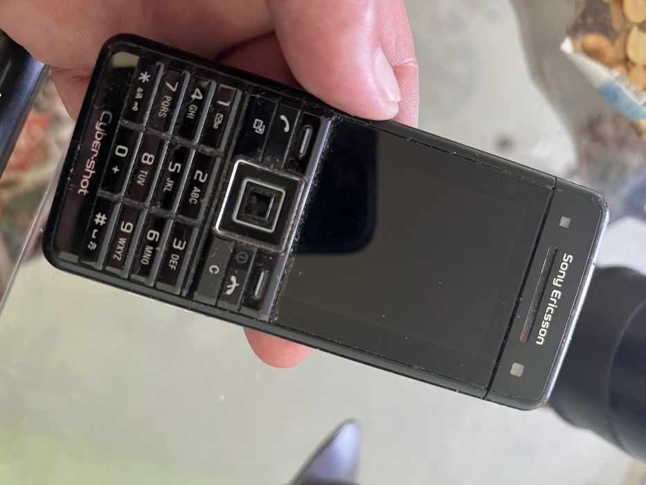 Sony Ericsson с зарядно
