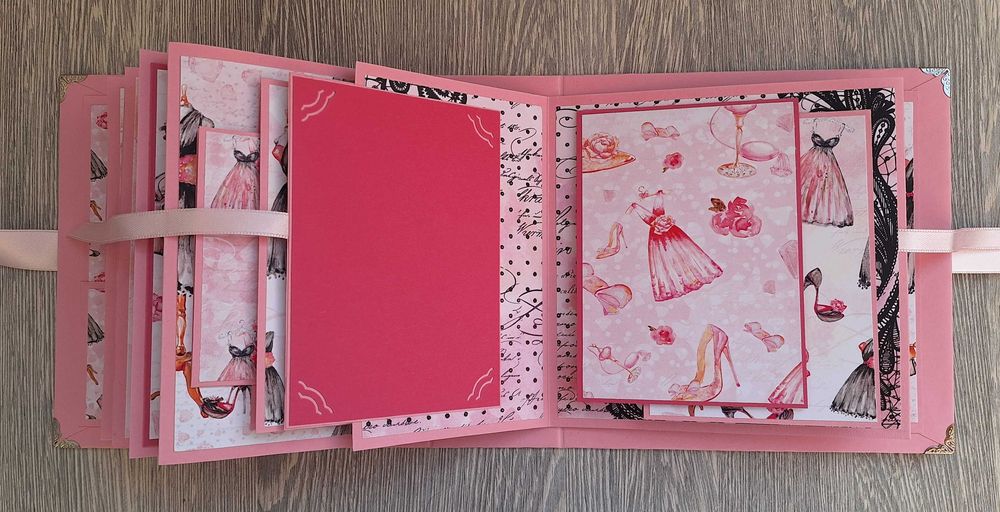 Албум за снимки "Малка, черна рокля" в розово, ръчна изработка /33.22
