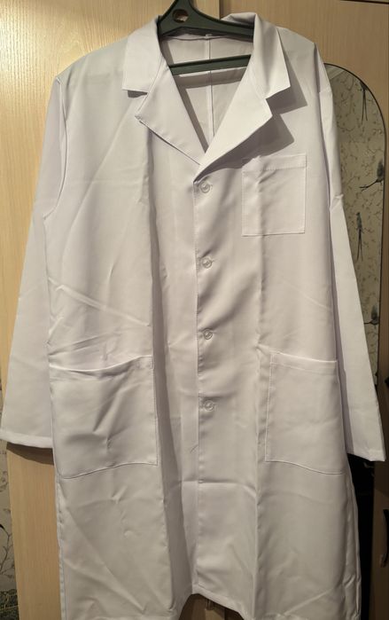 Мужской медецынсуий халат