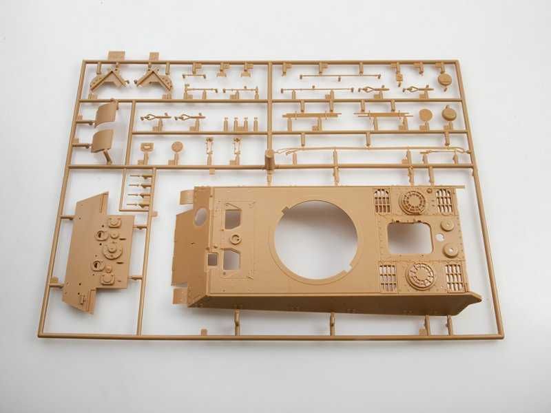 Тяжелый немецкий танк T-VIB «Королевский Тигр» с башней Хеншель