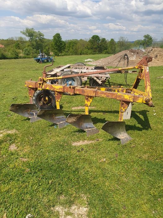 Disc si plug agricol