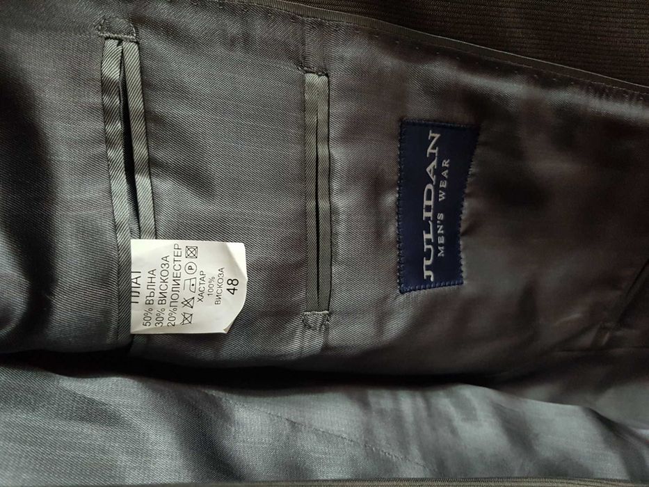 Продавам мъжки костюм