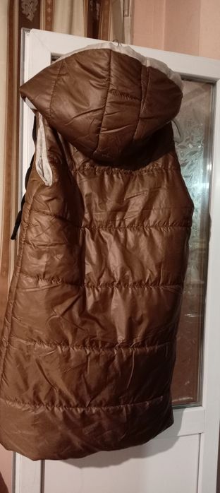 Дамски кафяв елек.